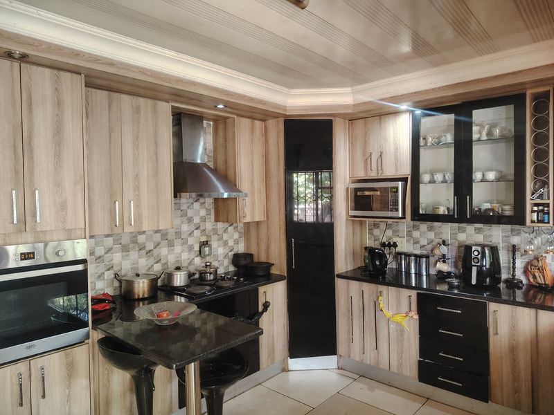 House For Sale In Nigel - Photo 2