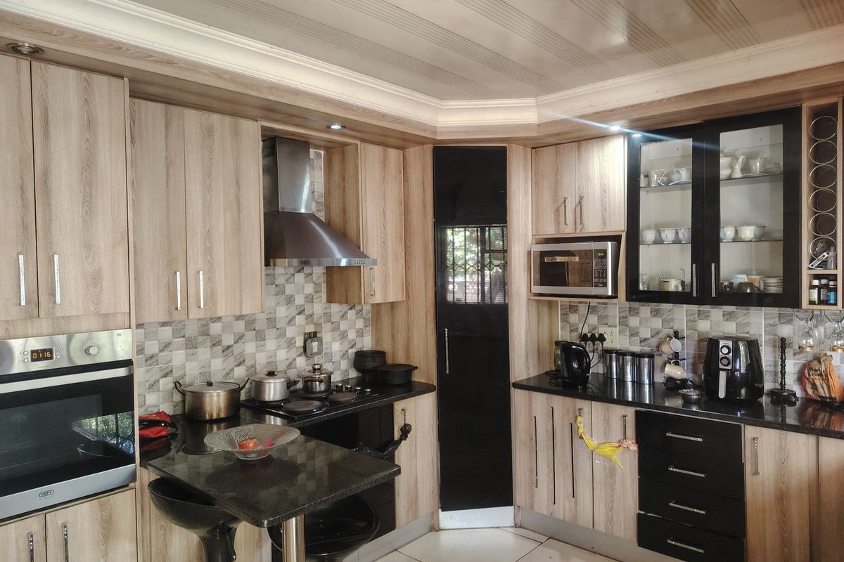 House For Sale In Nigel - Photo 2