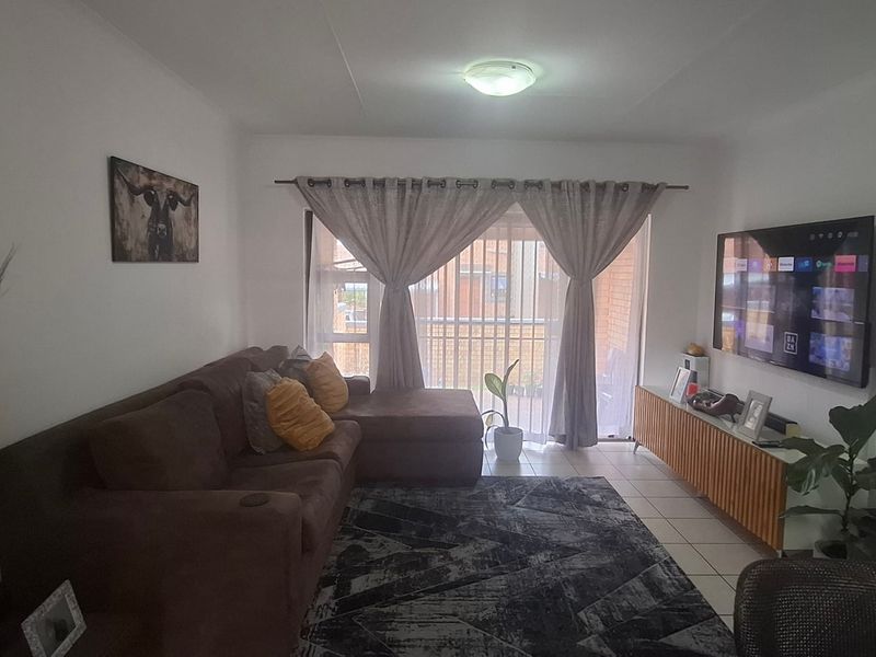 Townhouse For Sale In Roodepoort - Photo 7