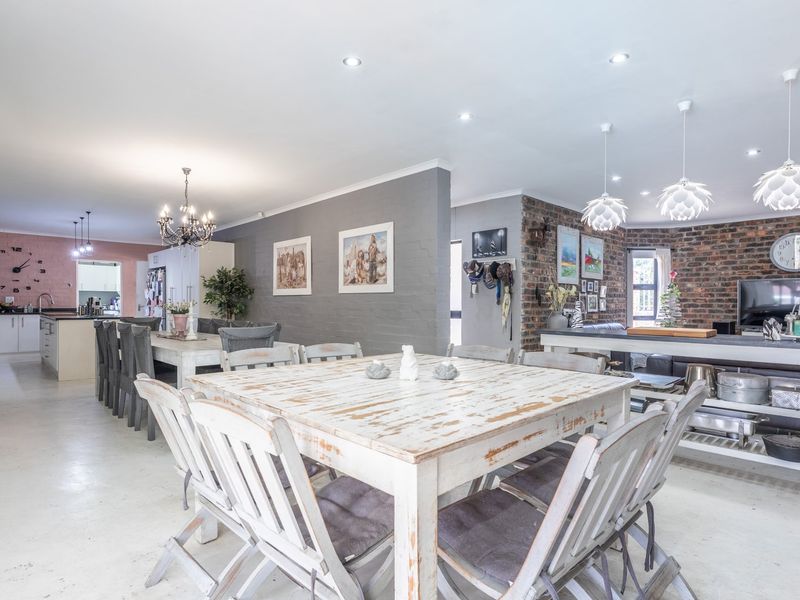 House Pending Sale In Cape Town - Photo 2