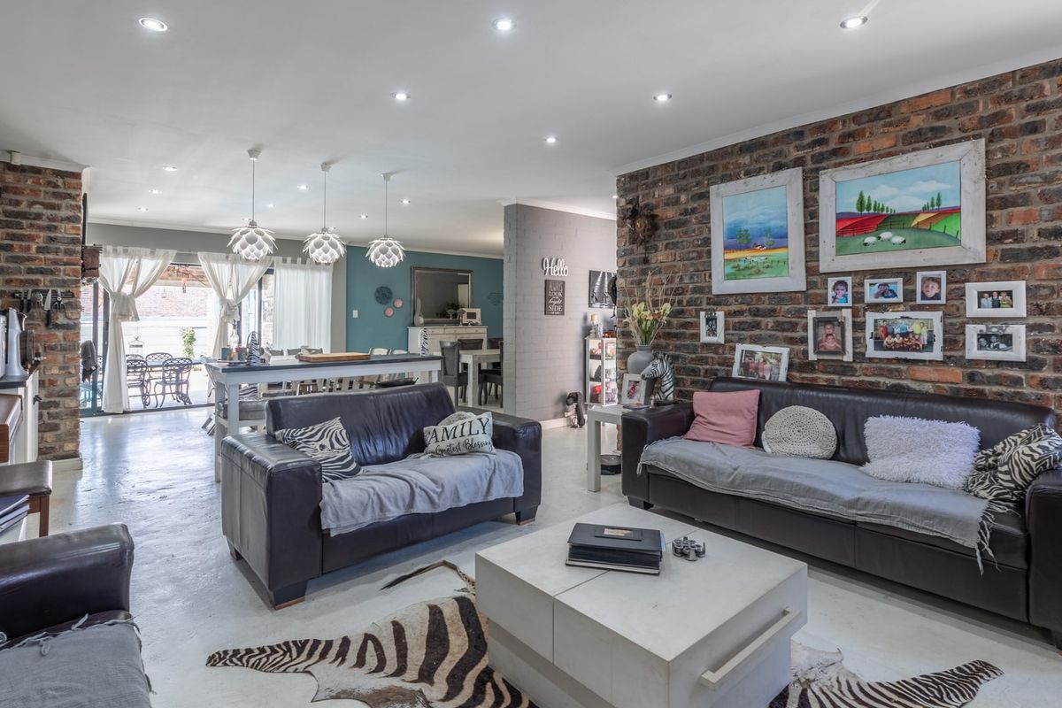 House Pending Sale In Cape Town - Photo 5