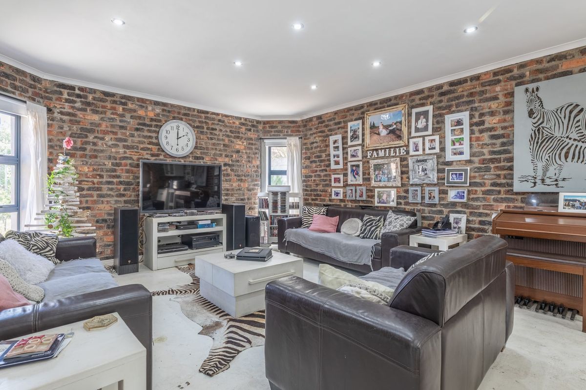 House Pending Sale In Cape Town - Photo 3