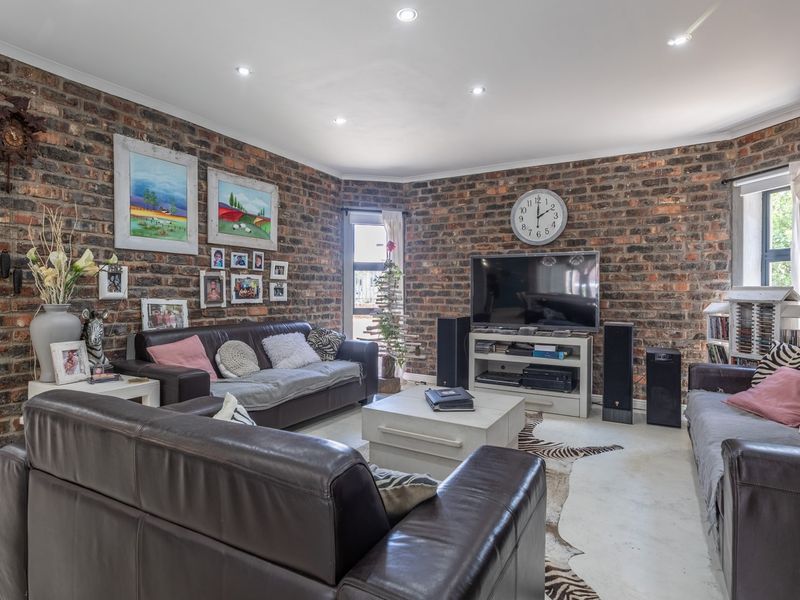 House Pending Sale In Cape Town - Photo 4