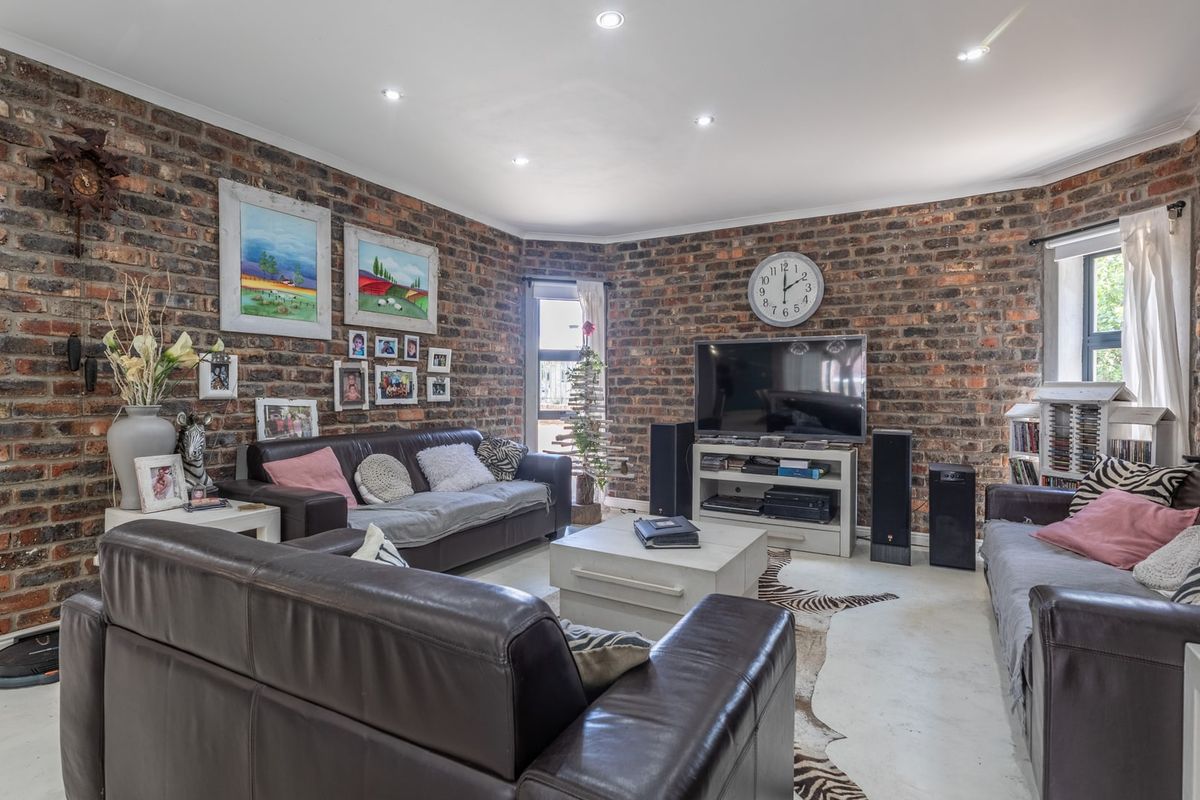 House Pending Sale In Cape Town - Photo 4