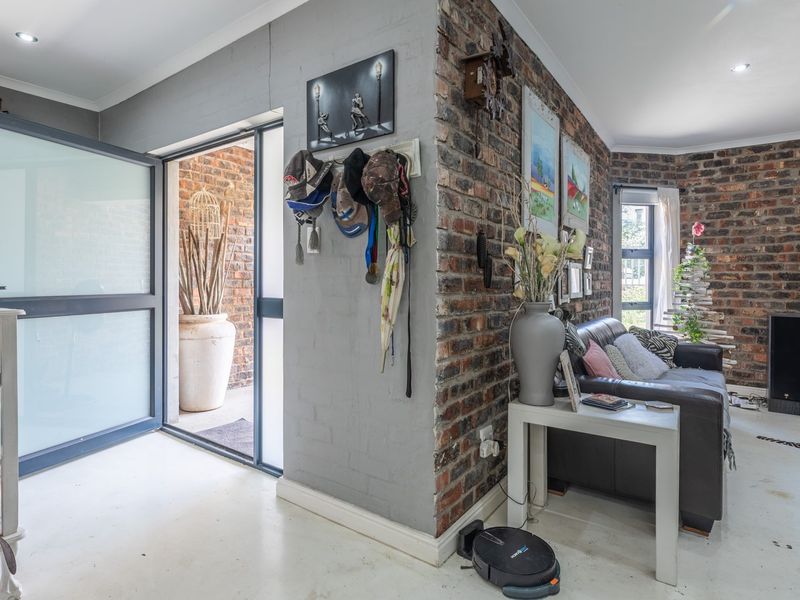 House Pending Sale In Cape Town - Photo 6