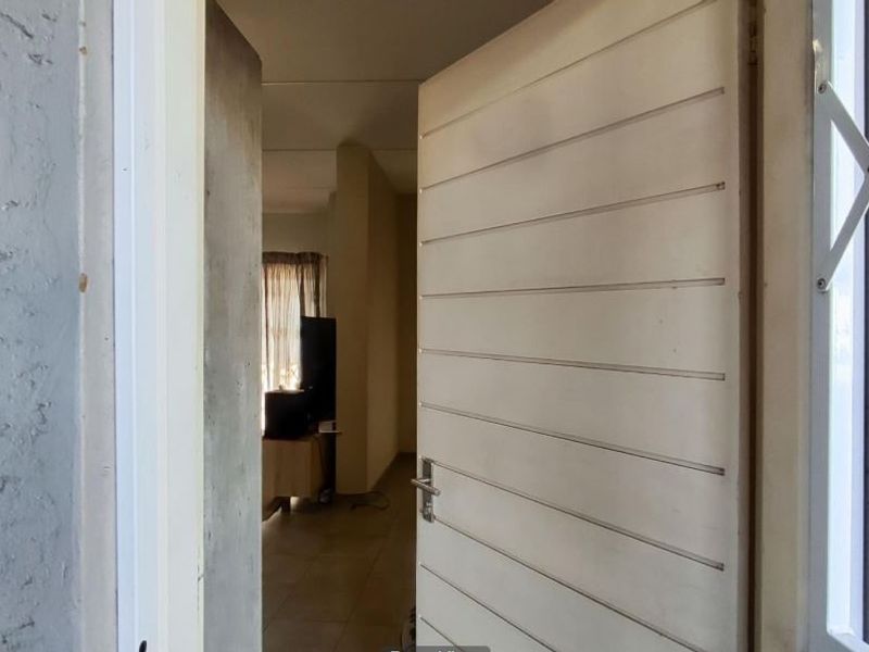 Apartment For Sale In Benoni - Photo 3