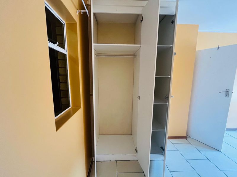 Apartment For Sale In Johannesburg - Photo 10