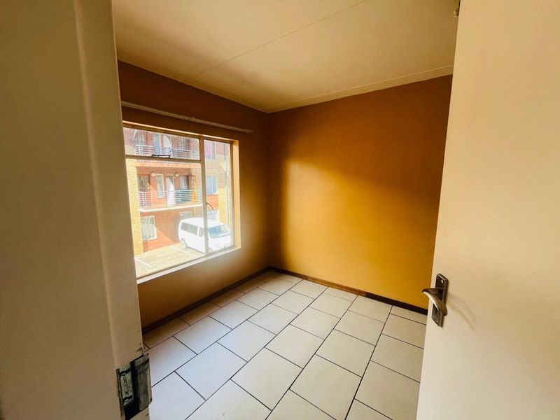 Apartment For Sale In Johannesburg - Photo 8