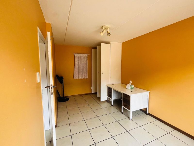 Apartment For Sale In Johannesburg - Photo 5