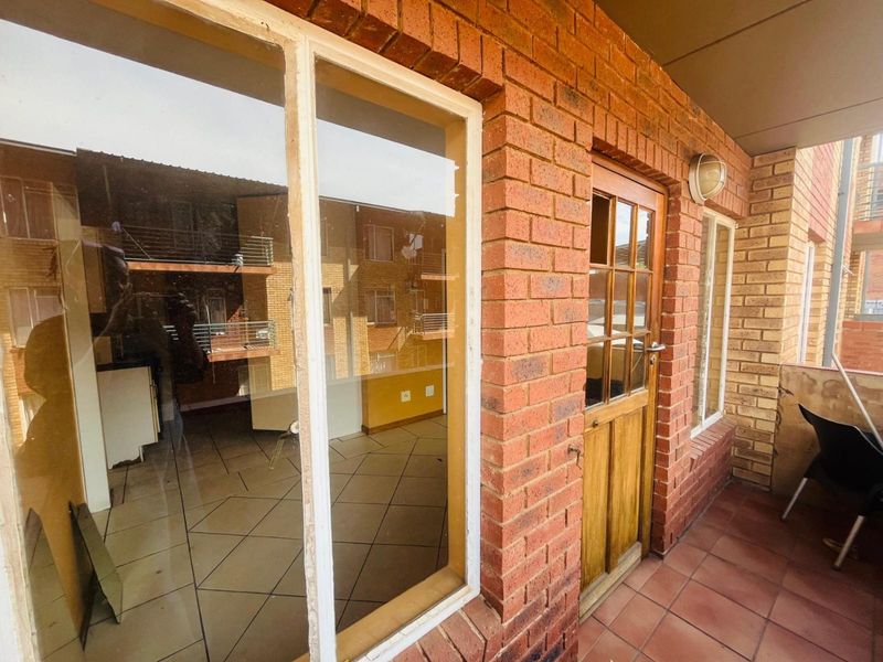 Apartment For Sale In Johannesburg - Photo 3