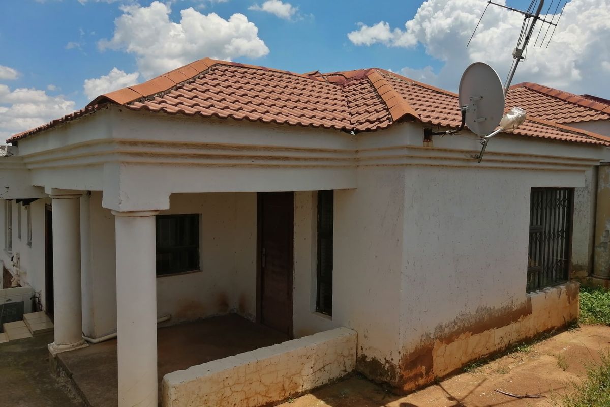 House For Sale In Johannesburg - Photo 3
