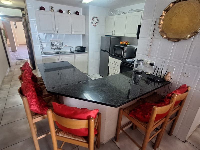 Apartment For Sale In Margate - Photo 4