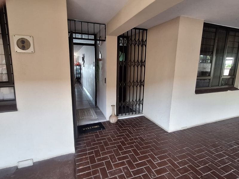 Apartment For Sale In Margate - Photo 3