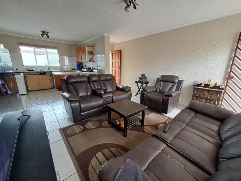 Apartment For Sale In Edenvale - Photo 4