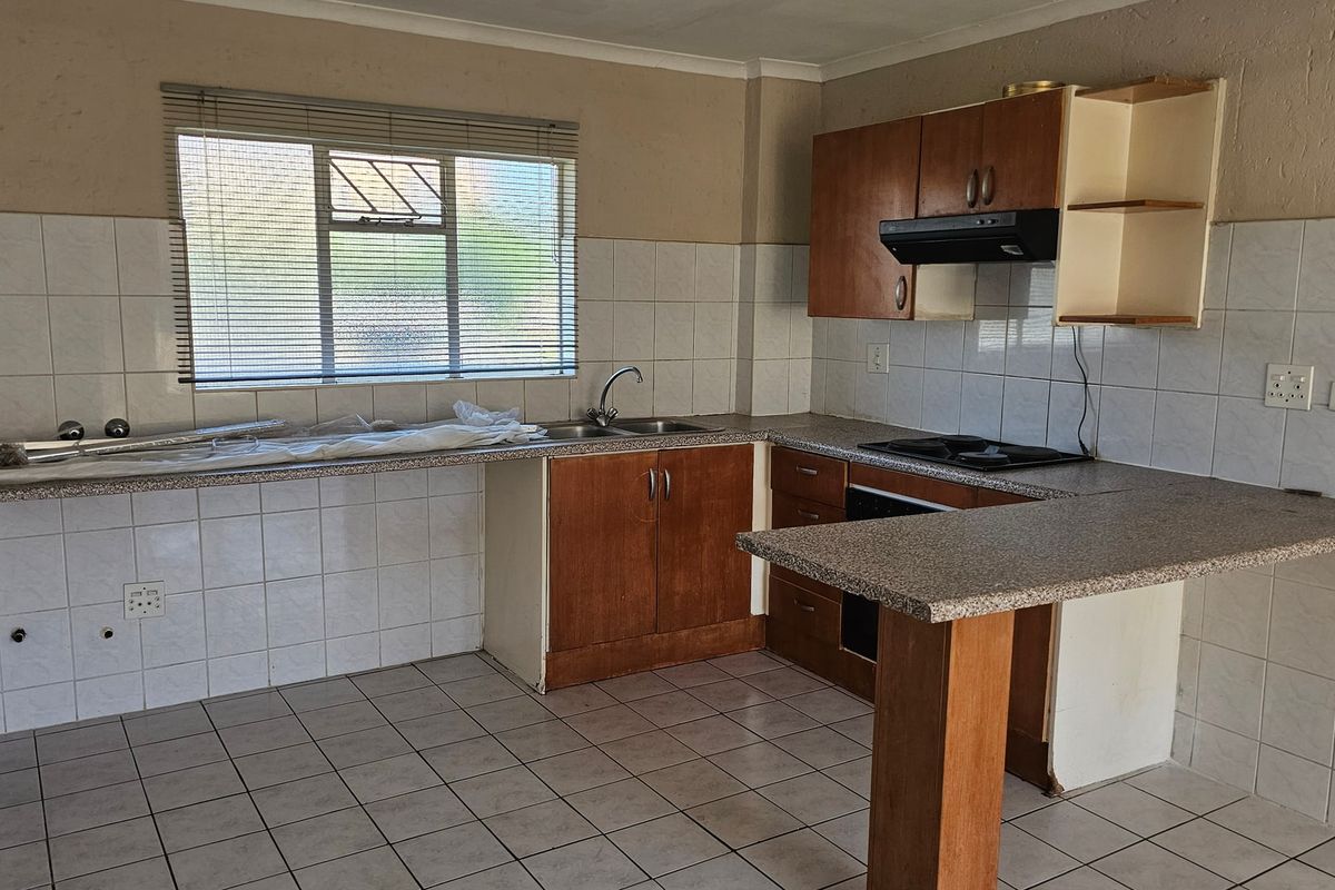 Apartment For Sale In Edenvale - Photo 2