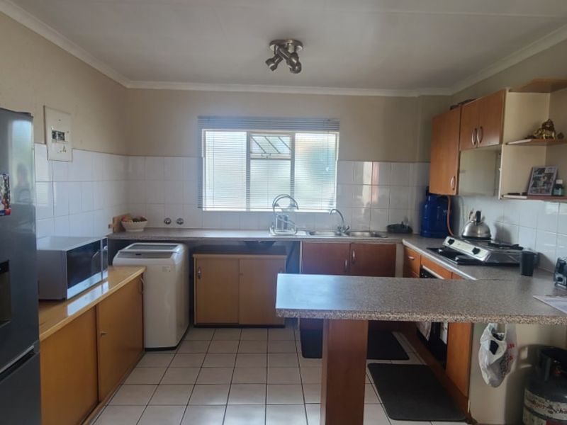 Apartment For Sale In Edenvale - Photo 1