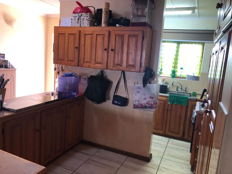 Townhouse For Sale In East London - Photo 10