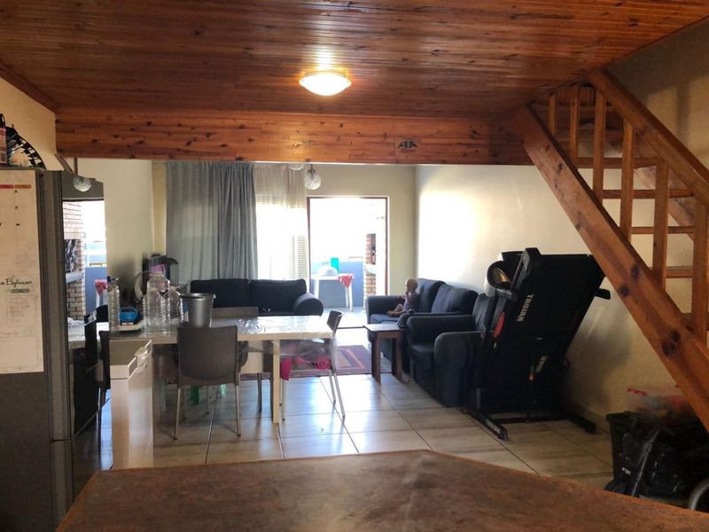 Townhouse For Sale In East London - Photo 8