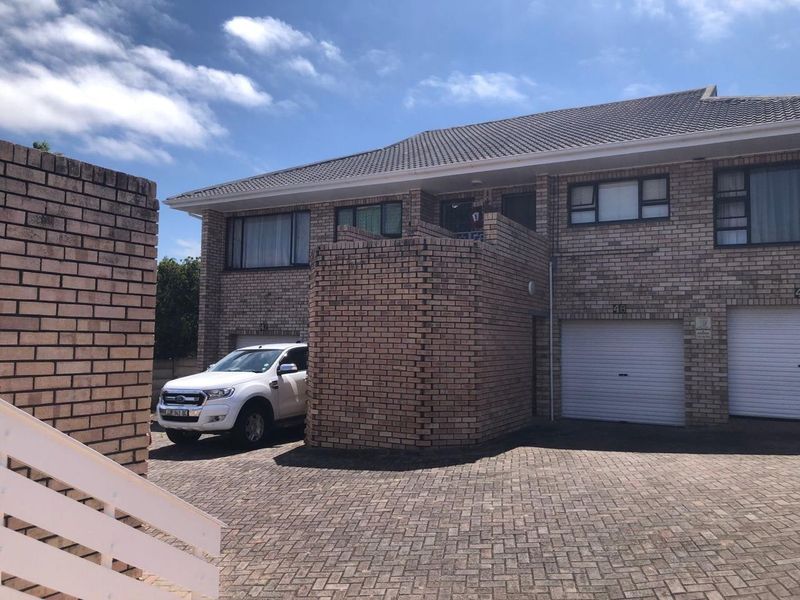 Townhouse For Sale In East London - Photo 2