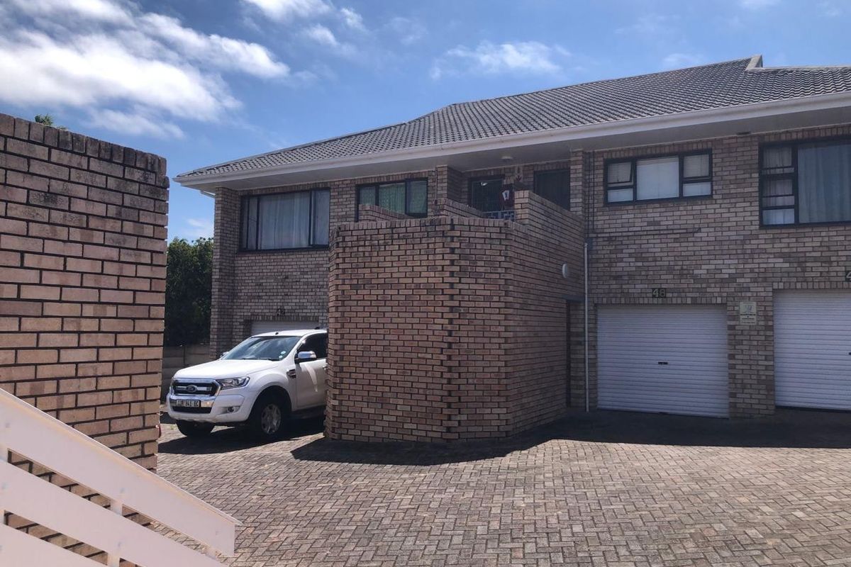 Townhouse For Sale In East London - Photo 2