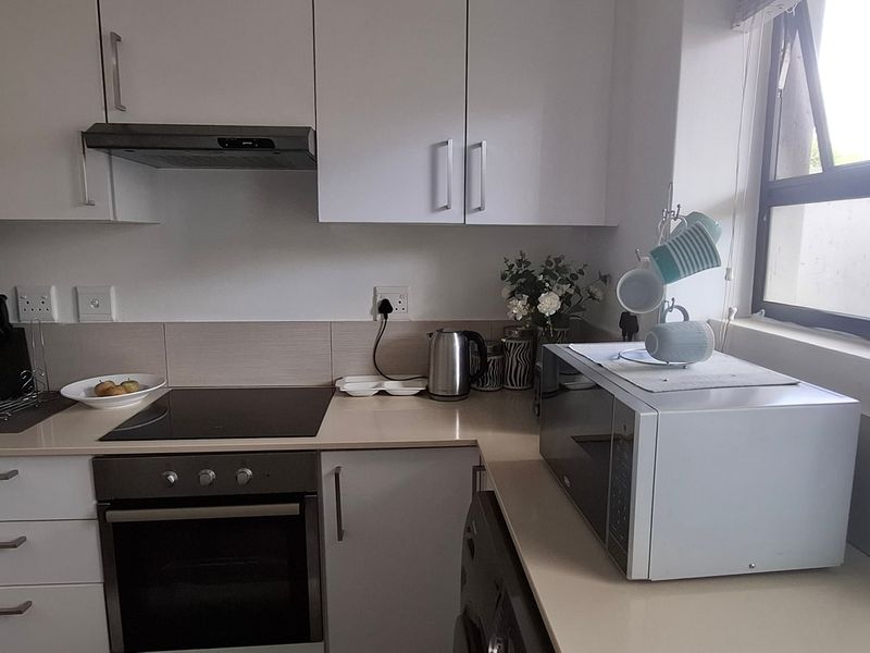 Apartment Rental Monthly In Sandton - Photo 10