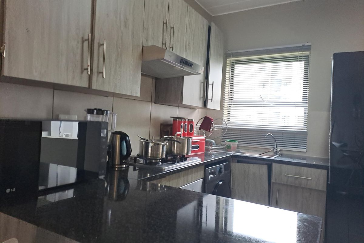 Apartment For Sale In Midrand - Photo 2