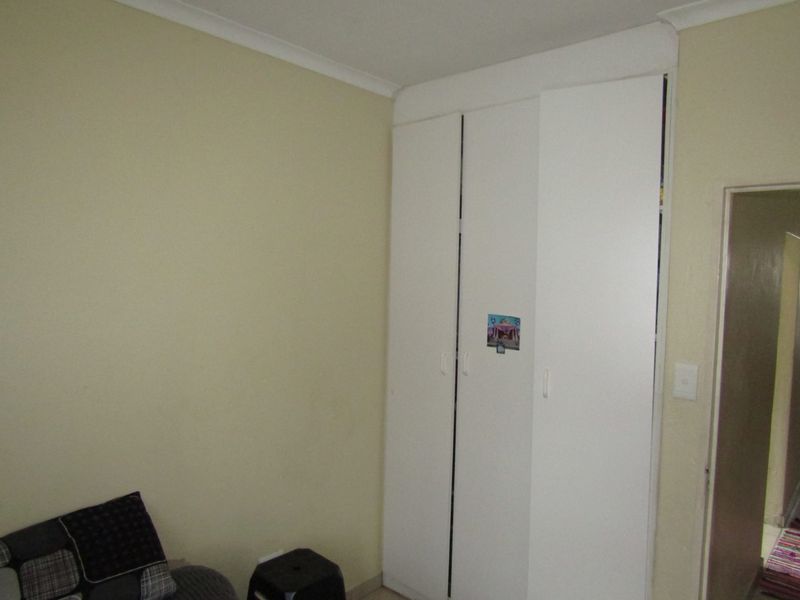 Apartment For Sale In Johannesburg - Photo 8