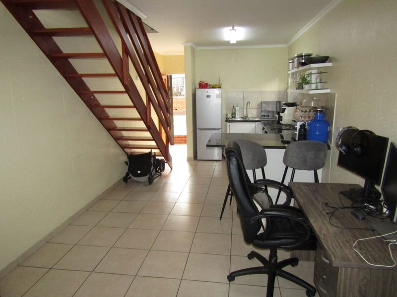 Apartment For Sale In Johannesburg - Photo 5