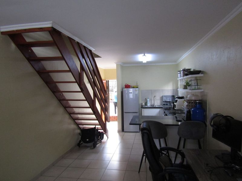 Apartment For Sale In Johannesburg - Photo 4