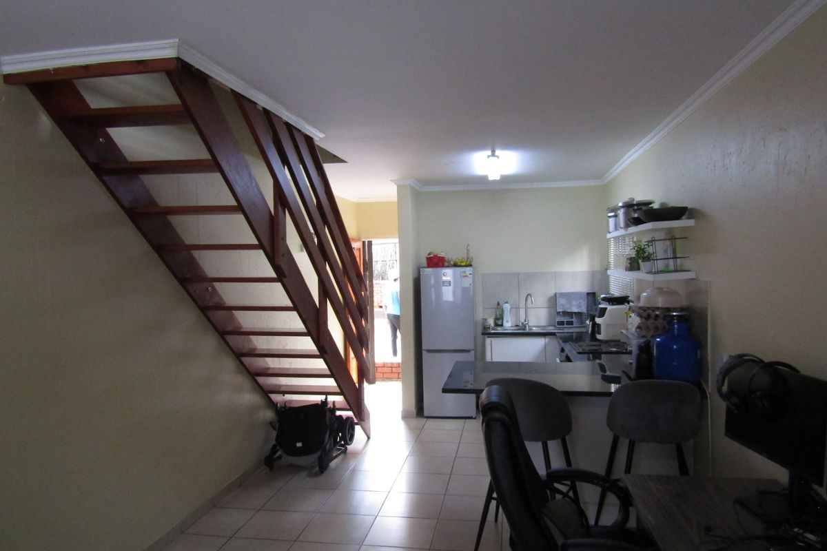 Apartment For Sale In Johannesburg - Photo 4