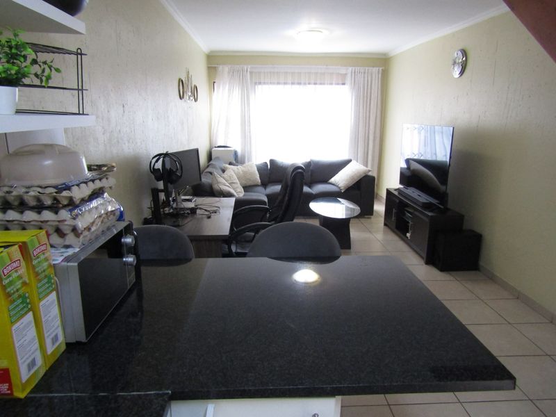 Apartment For Sale In Johannesburg - Photo 3