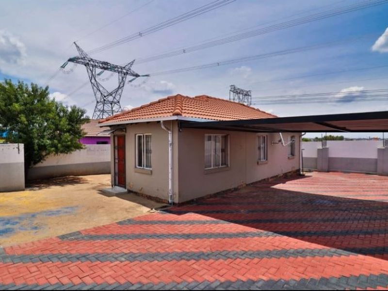 House For Sale In Midrand - Photo 2