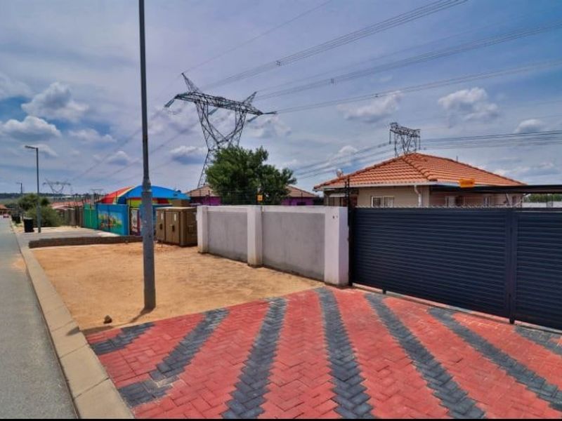 House For Sale In Midrand - Photo 1