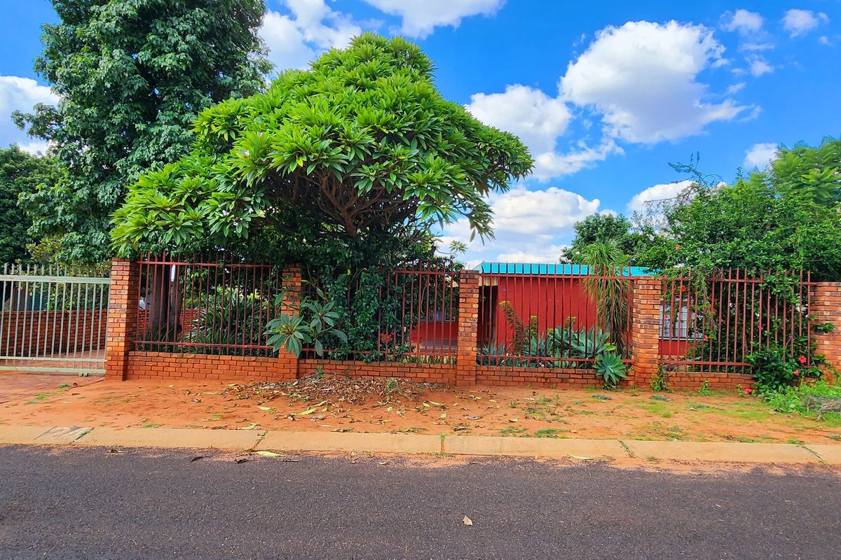 House For Sale In Akasia - Photo 2