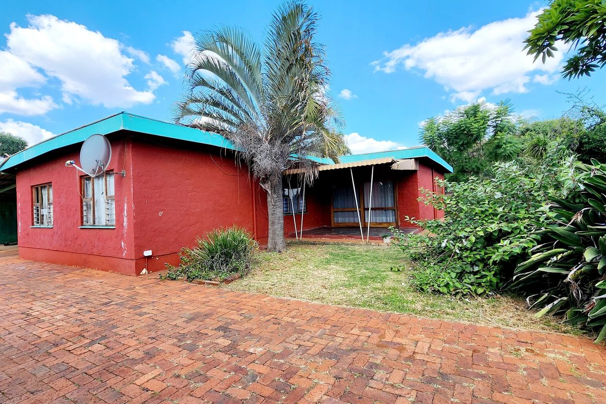 House For Sale In Akasia - Photo 3