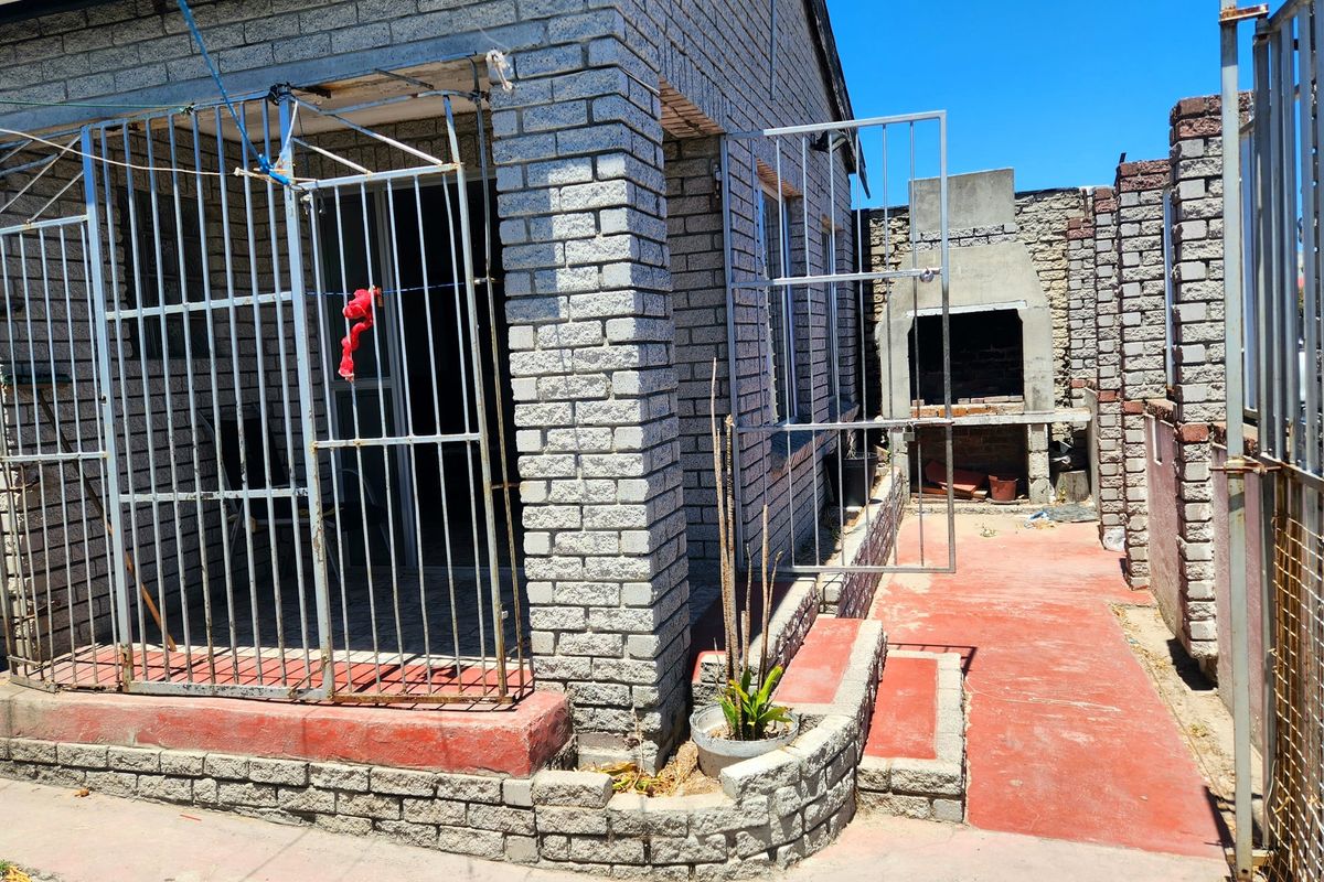 House For Sale In Mitchells Plain - Photo 2