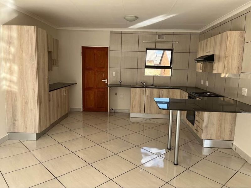 Apartment Rental Monthly In Benoni - Photo 3