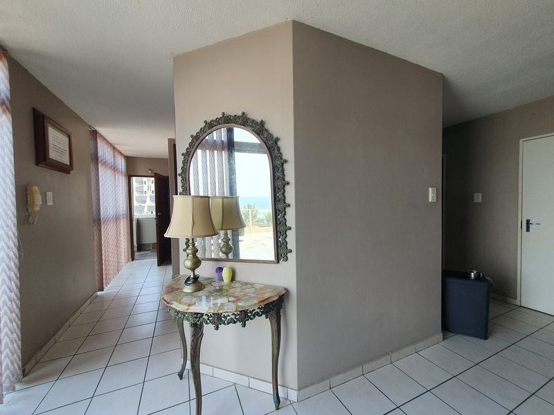Apartment For Sale In Margate - Photo 2