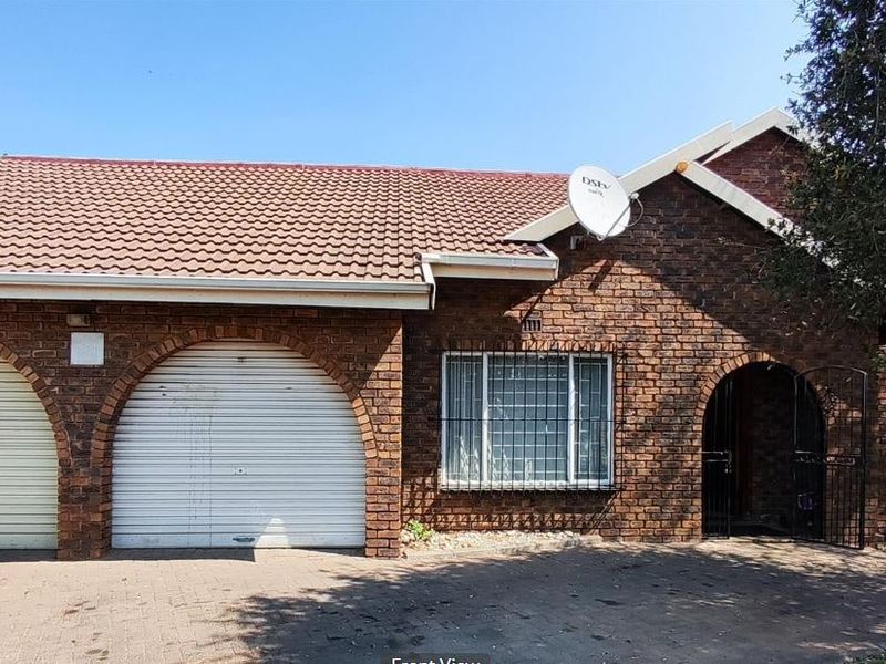 Townhouse For Sale In Kempton Park - Photo 1