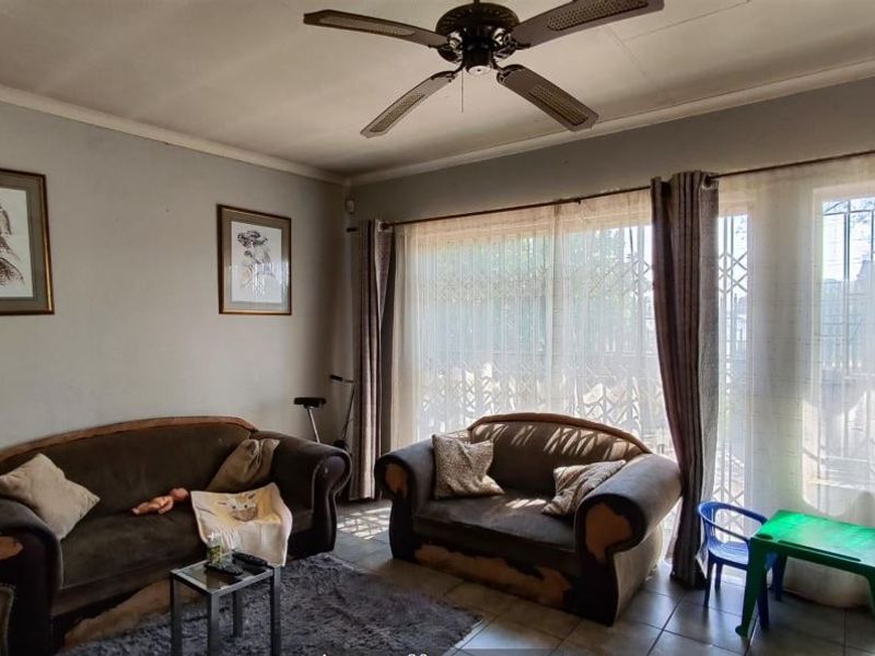 Townhouse For Sale In Kempton Park - Photo 8
