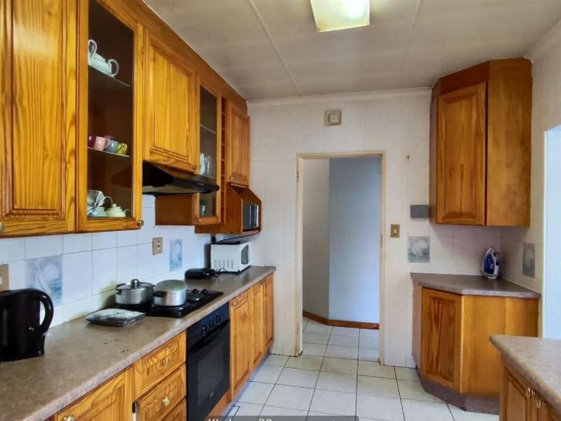 Townhouse For Sale In Kempton Park - Photo 2