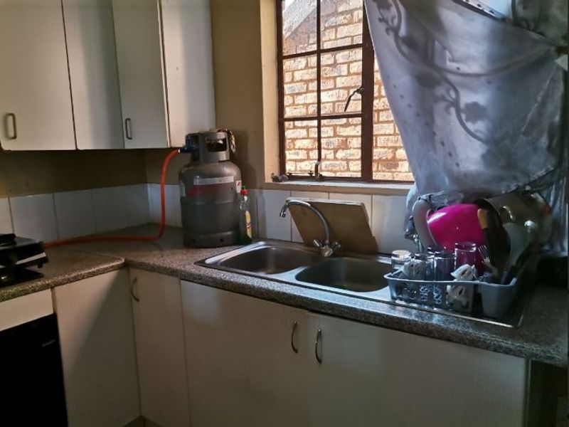 Apartment For Sale In Kempton Park - Photo 4