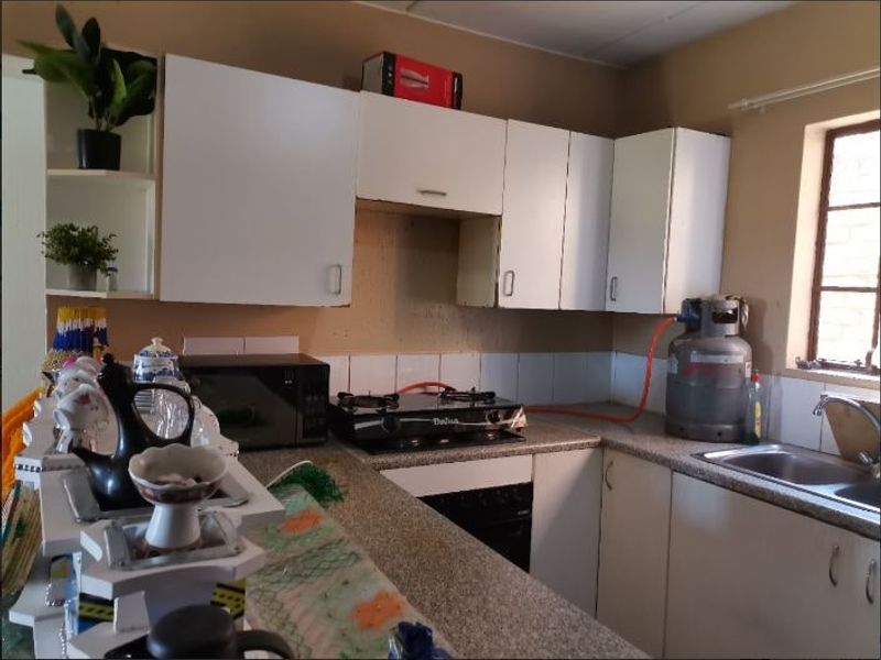 Apartment For Sale In Kempton Park - Photo 2