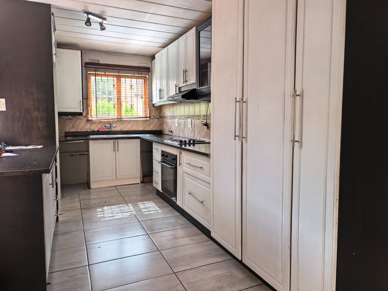 House For Sale In Johannesburg - Photo 2