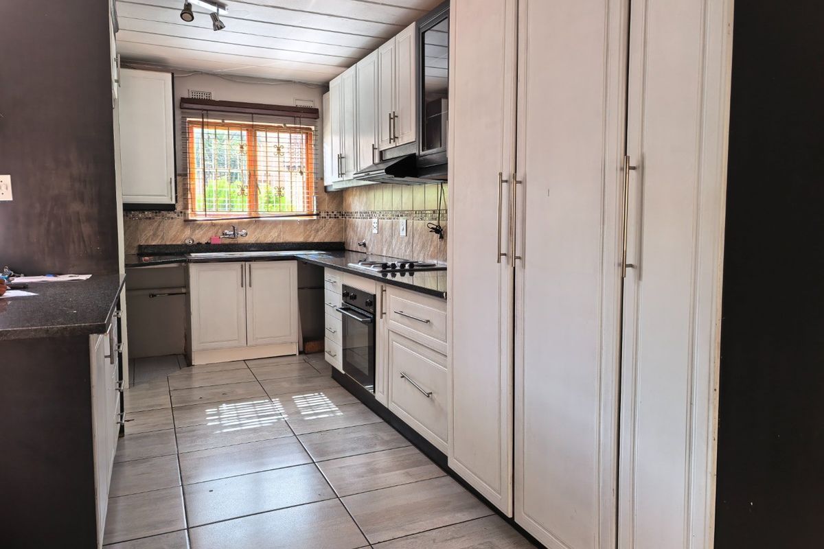 House For Sale In Johannesburg - Photo 2