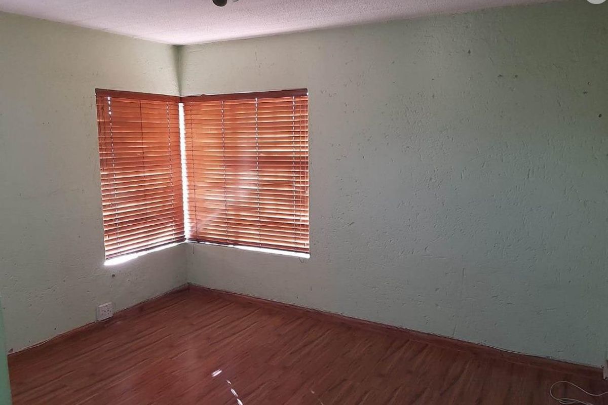 Apartment For Sale In Johannesburg - Photo 5