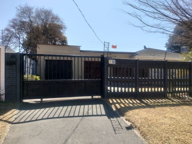House For Sale In Germiston - Photo 2