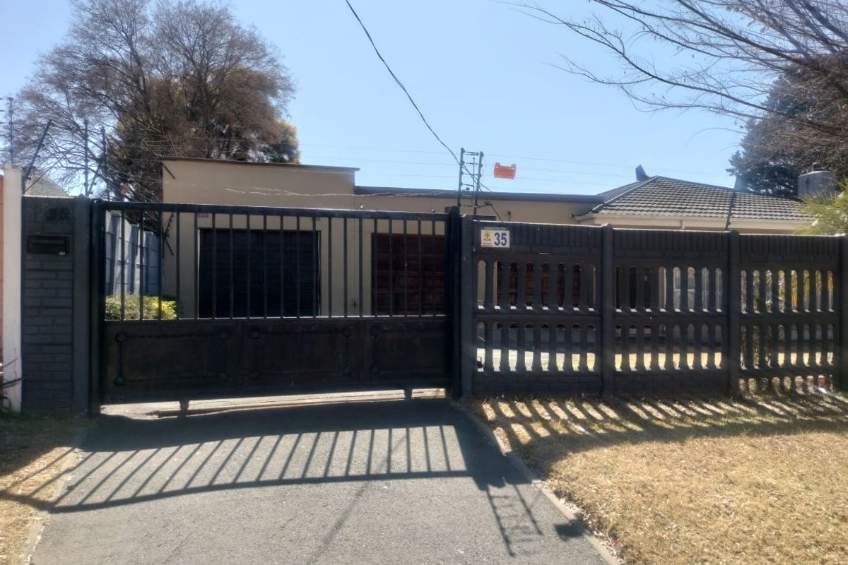 House For Sale In Germiston - Photo 2