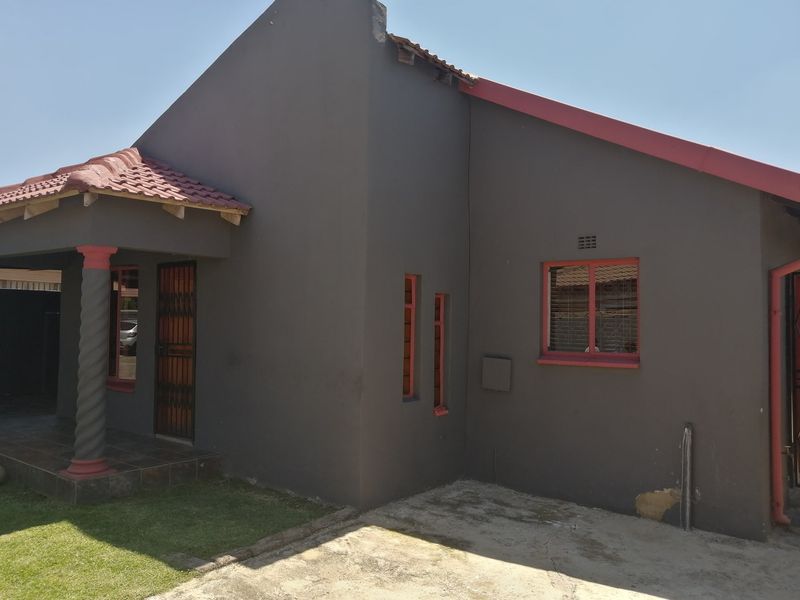 House For Sale In Johannesburg - Photo 3