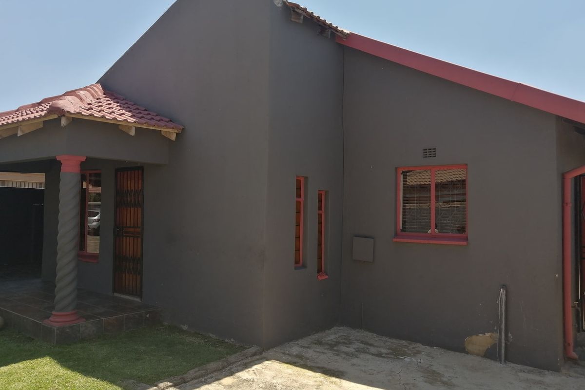 House For Sale In Johannesburg - Photo 3